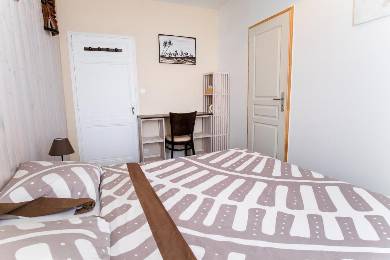 Les Gues Rivieres Bed & Breakfast Pujols  Exterior photo